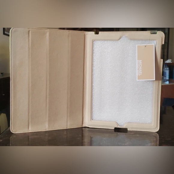 NWT Michael Kors Mono Embossed Neoprene Lime Ipad 2 Case - Picture 6 of 10